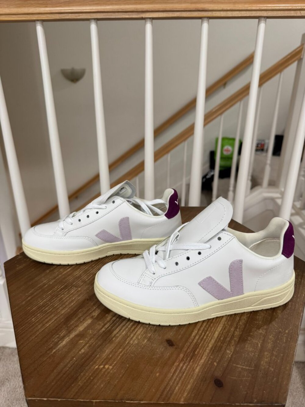Veja V-12 Women's Leather Size 7, EU 38 White & Magenta